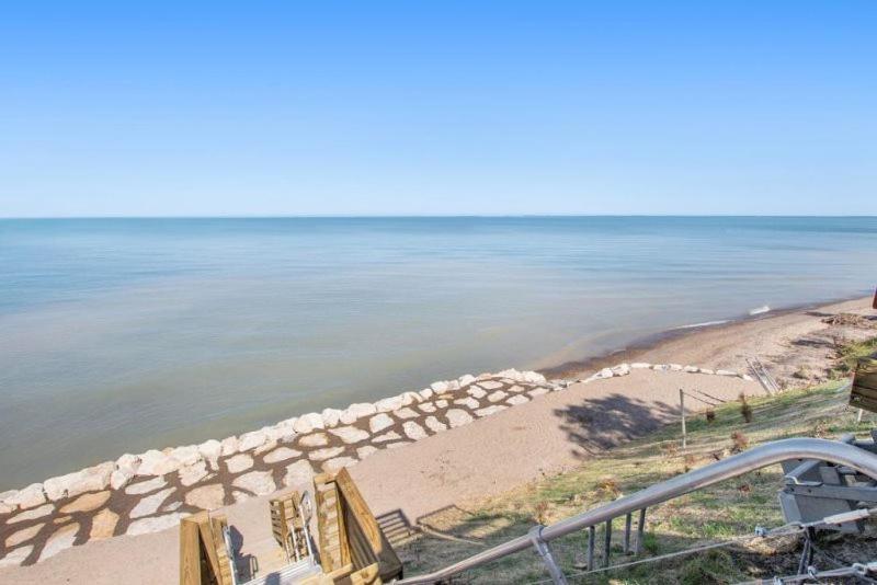 Happy Landings - Farmhouse Coastal Home With Tram And Stairs To Beach Access! South Haven Exterior photo