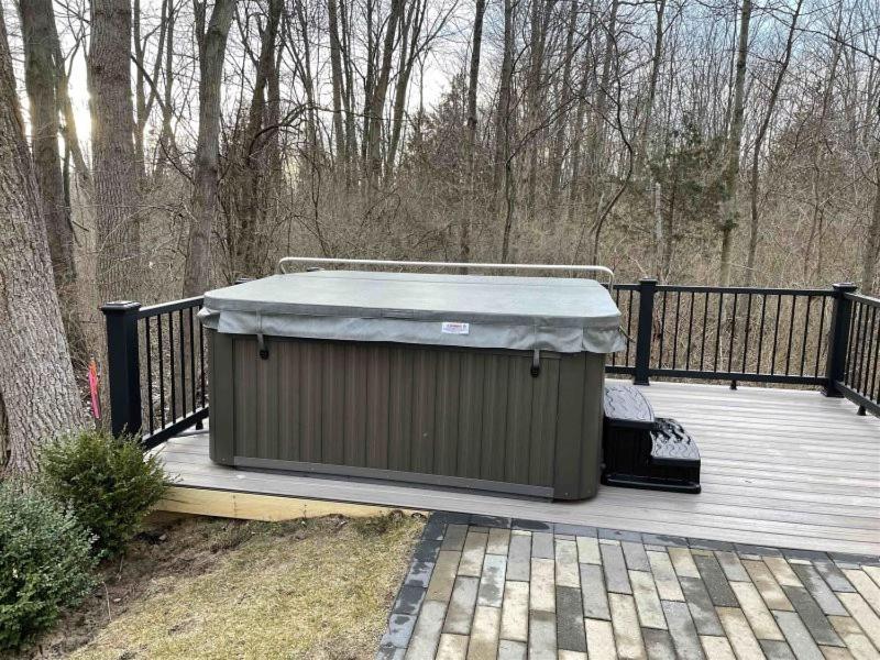 Happy Landings - Farmhouse Coastal Home With Tram And Stairs To Beach Access! South Haven Exterior photo